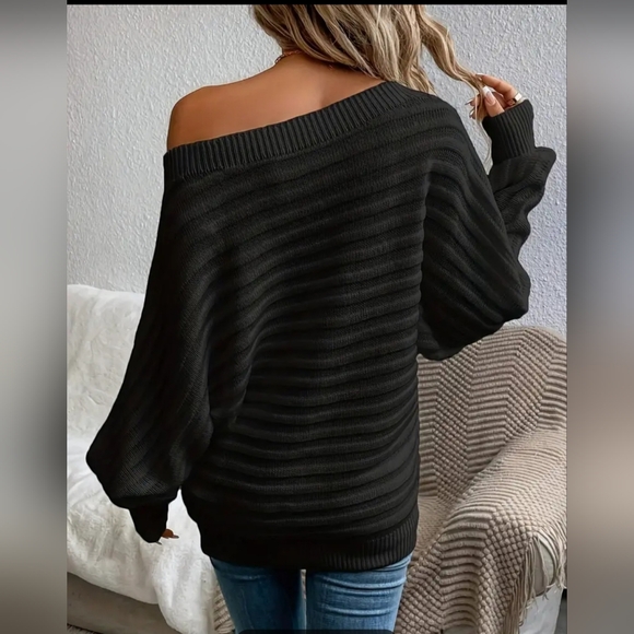 NIP Black Cold Shoulder Cuddly Designer Sweater - Picture 3 of 4